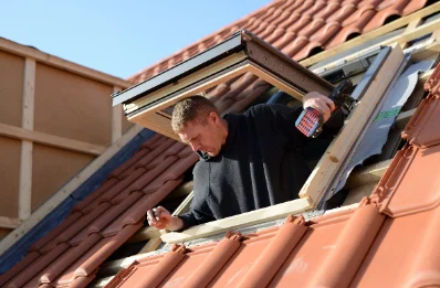 Pose de fenêtres de toit Velux à Veyrières